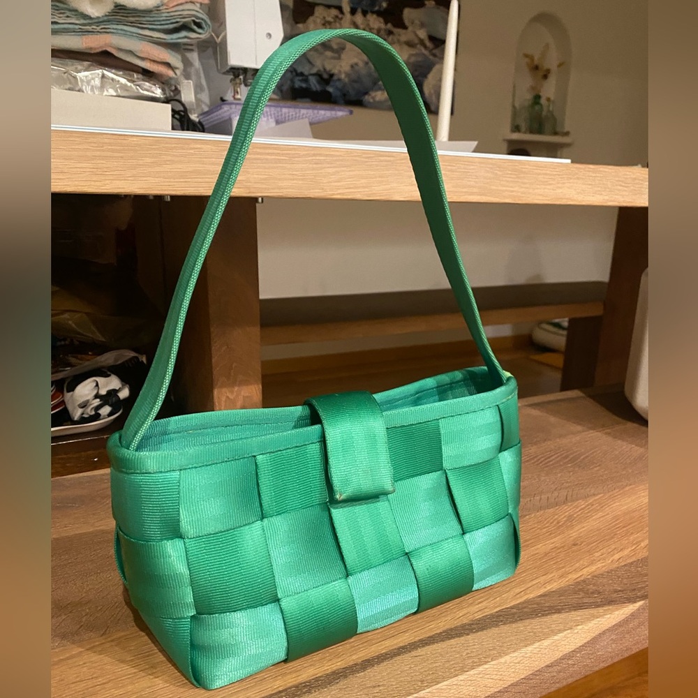 Harvey seatbelt bag